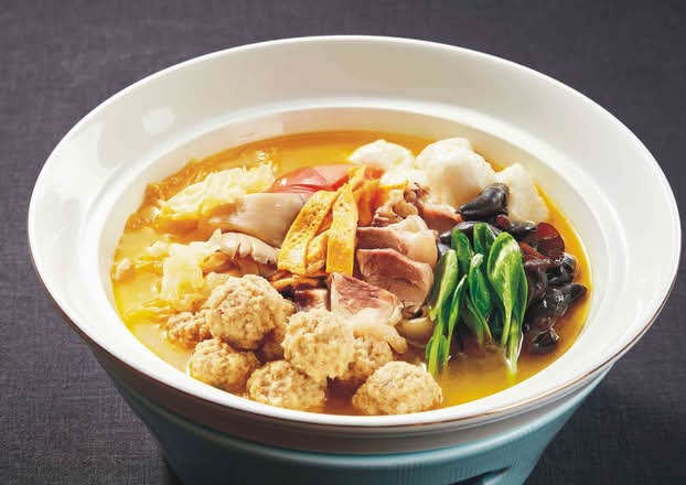 4. Quan Jia Fu' Family Feast 全家福